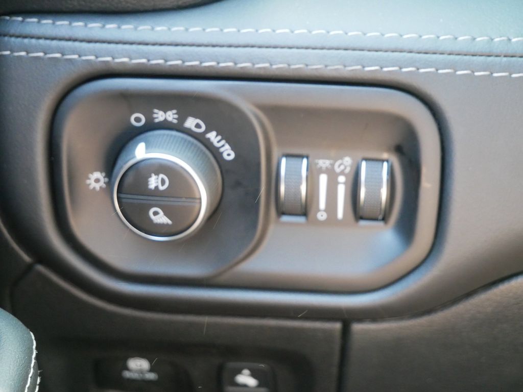 Thumbnail: 2025 RAM 1500 - 33
