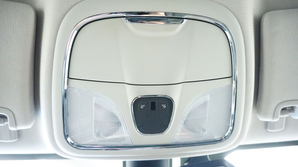 Thumbnail: 2015 Jeep Cherokee - 38