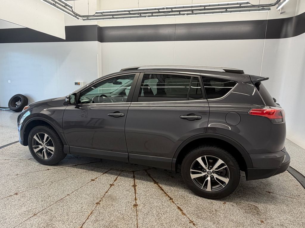 Thumbnail: 2017 Toyota RAV4 - 6