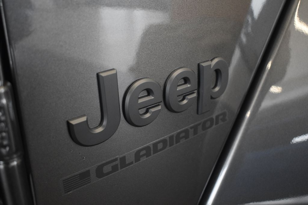 Thumbnail: 2025 Jeep Gladiator - 17