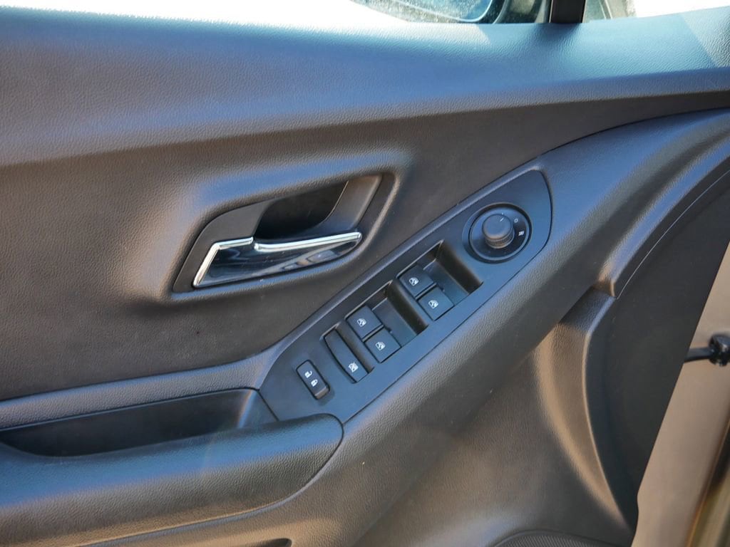 Thumbnail: 2022 Chevrolet Trax - 4