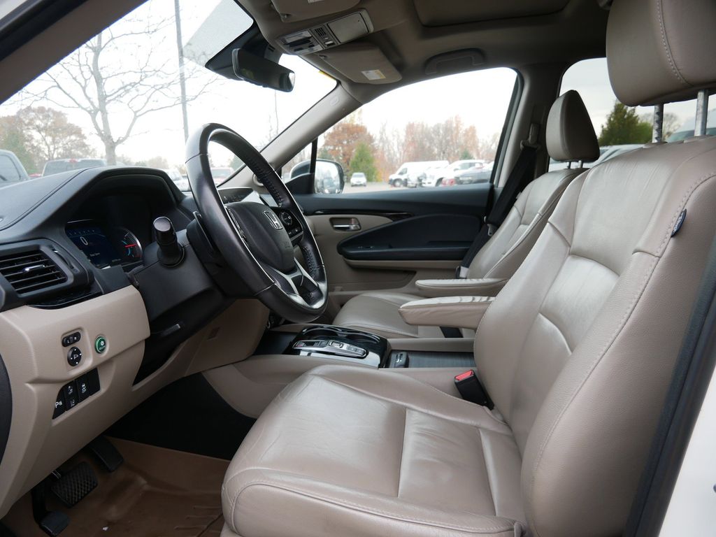 Thumbnail: 2019 Honda Pilot - 25