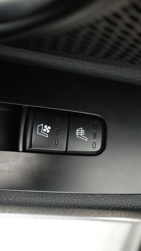 Thumbnail: 2023 Kia Telluride - 23