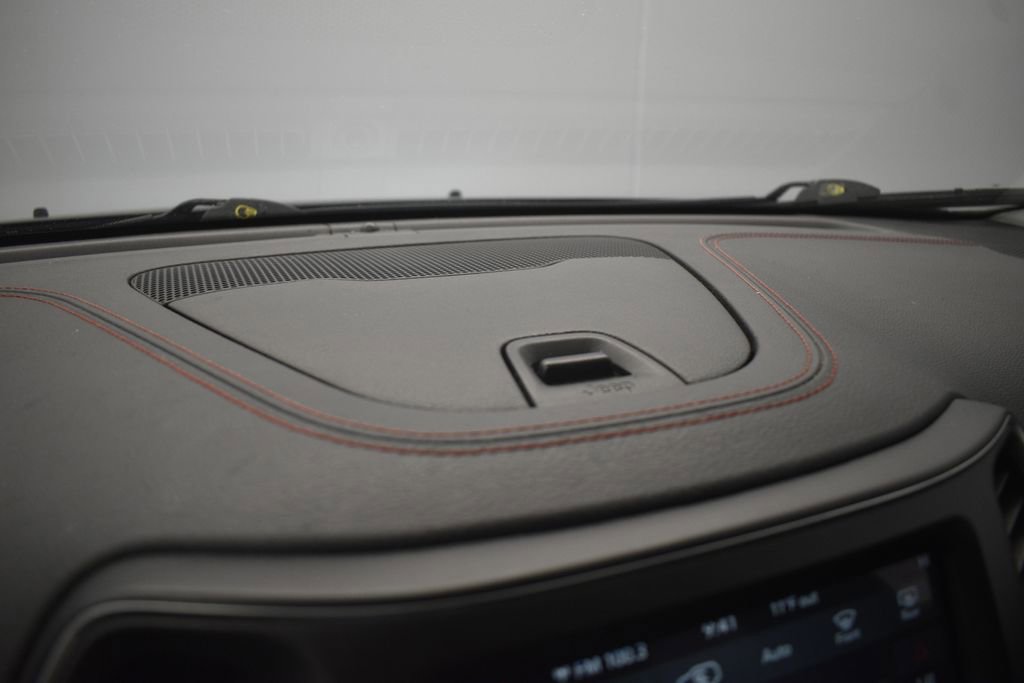 Thumbnail: 2019 Jeep Cherokee - 43