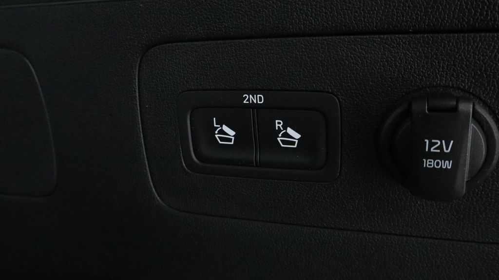 Thumbnail: 2023 Kia Sorento - 21