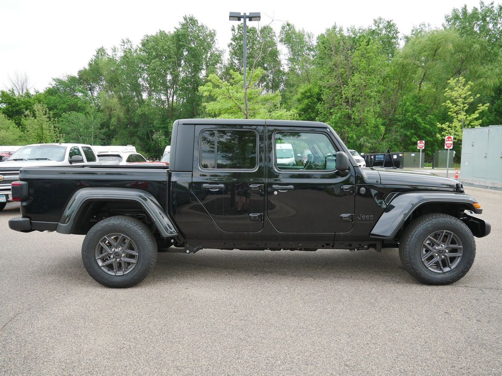 Thumbnail: 2025 Jeep Gladiator - 8