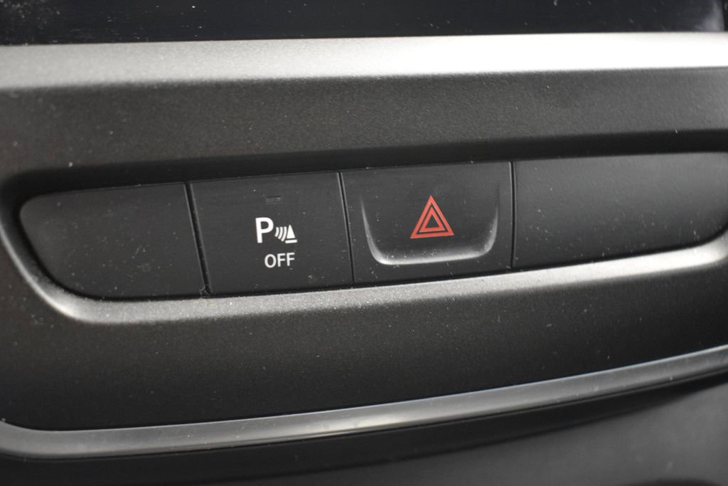 Thumbnail: 2019 Jeep Cherokee - 40