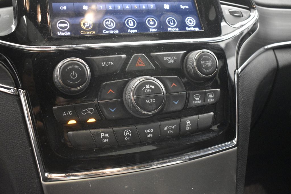 Thumbnail: 2020 Jeep Grand Cherokee - 25