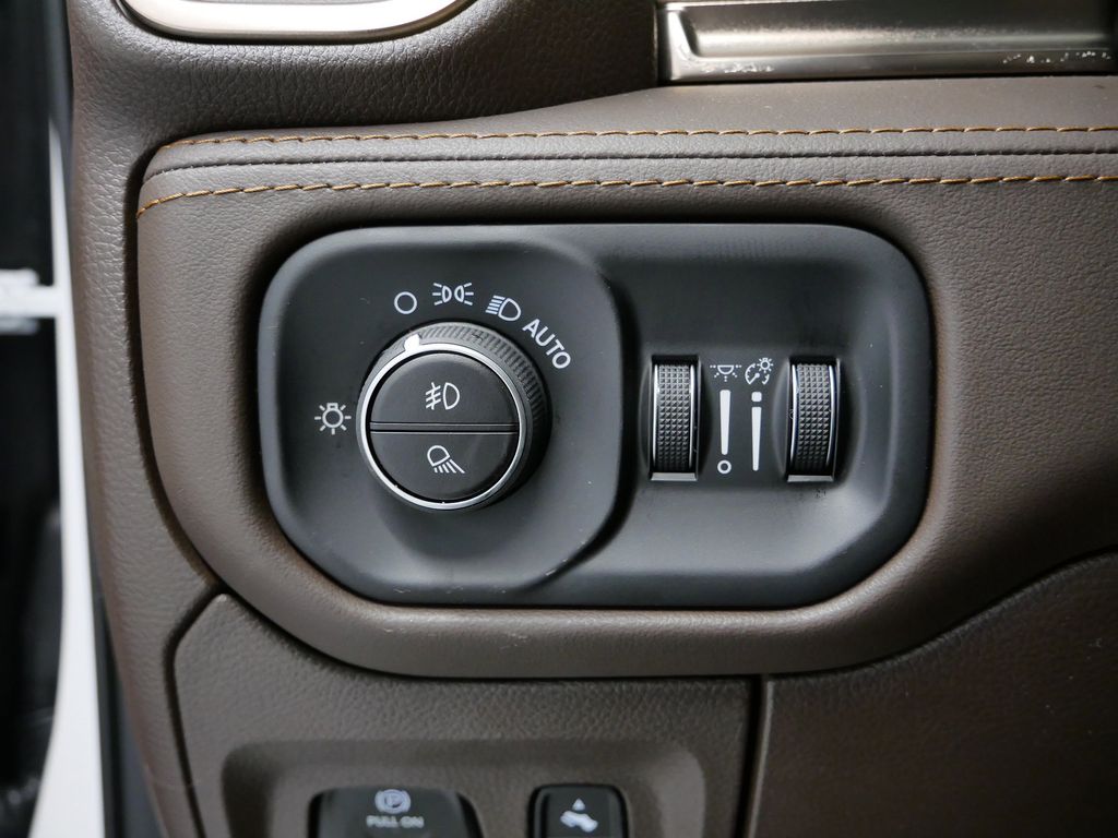 Thumbnail: 2026 RAM 1500 - 25