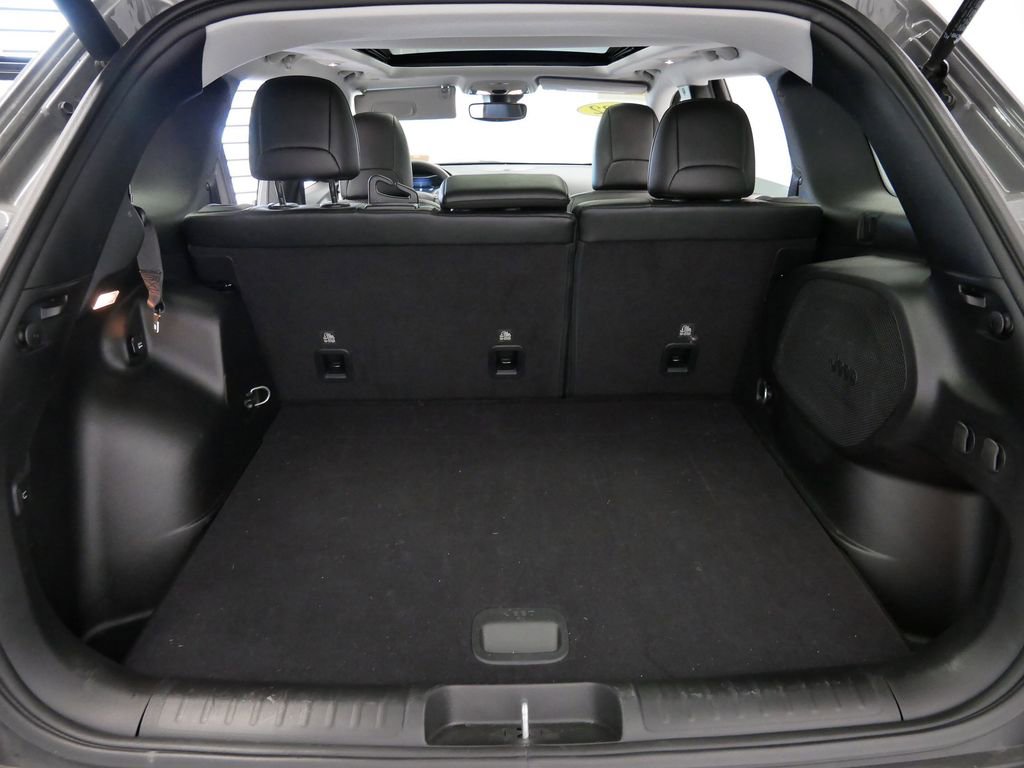 Thumbnail: 2022 Jeep Cherokee - 13