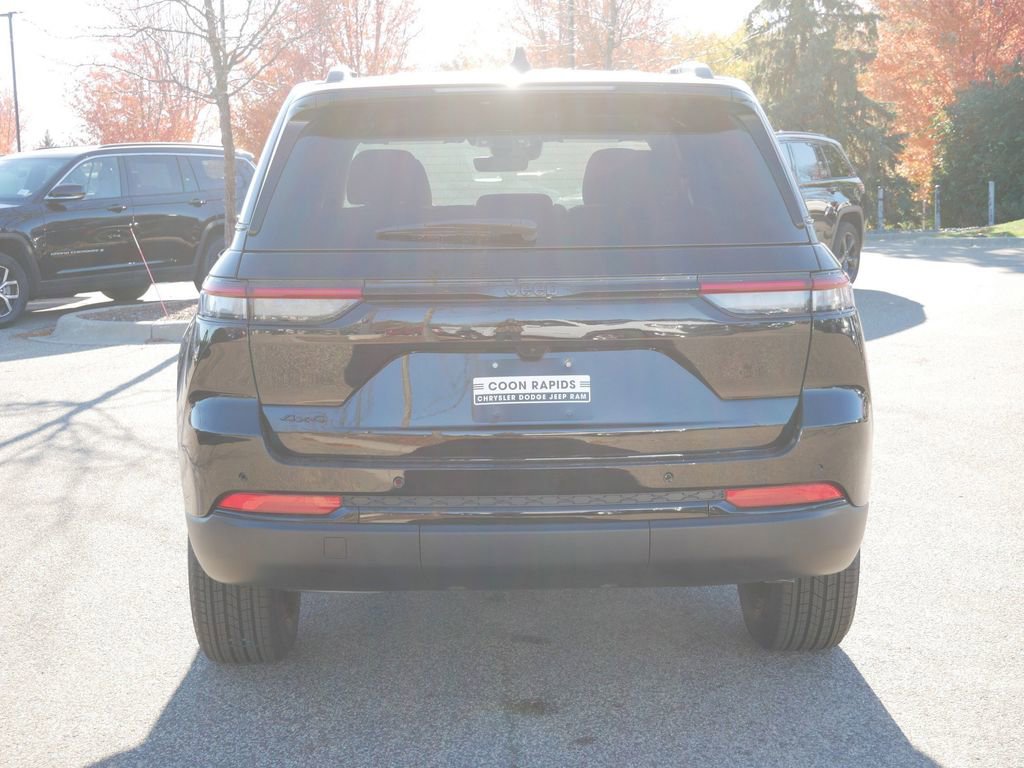 Thumbnail: 2025 Jeep Grand Cherokee - 10