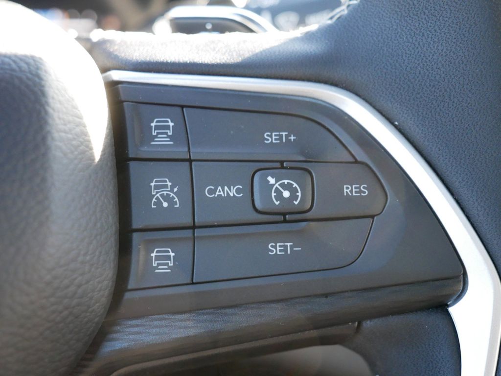 Thumbnail: 2024 Jeep Grand Cherokee - 40