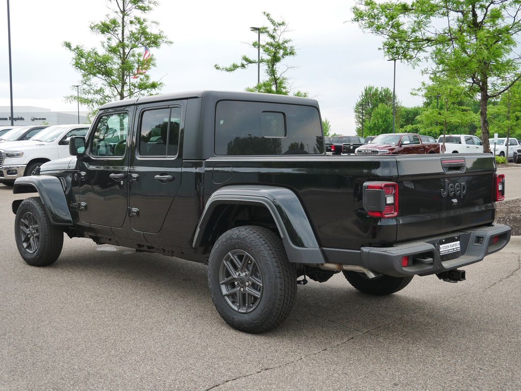 Thumbnail: 2025 Jeep Gladiator - 13
