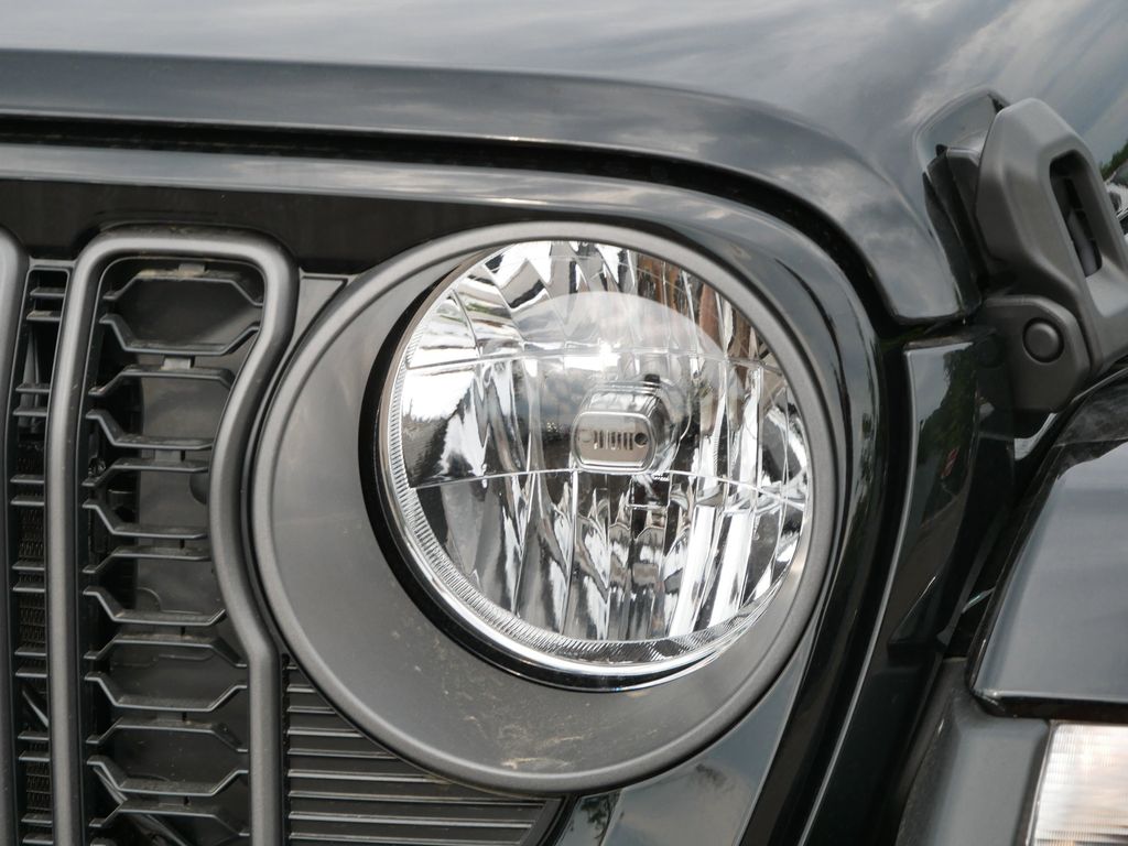 Thumbnail: 2025 Jeep Gladiator - 18