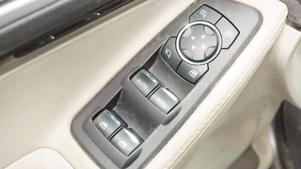 Thumbnail: 2011 Ford Explorer - 28