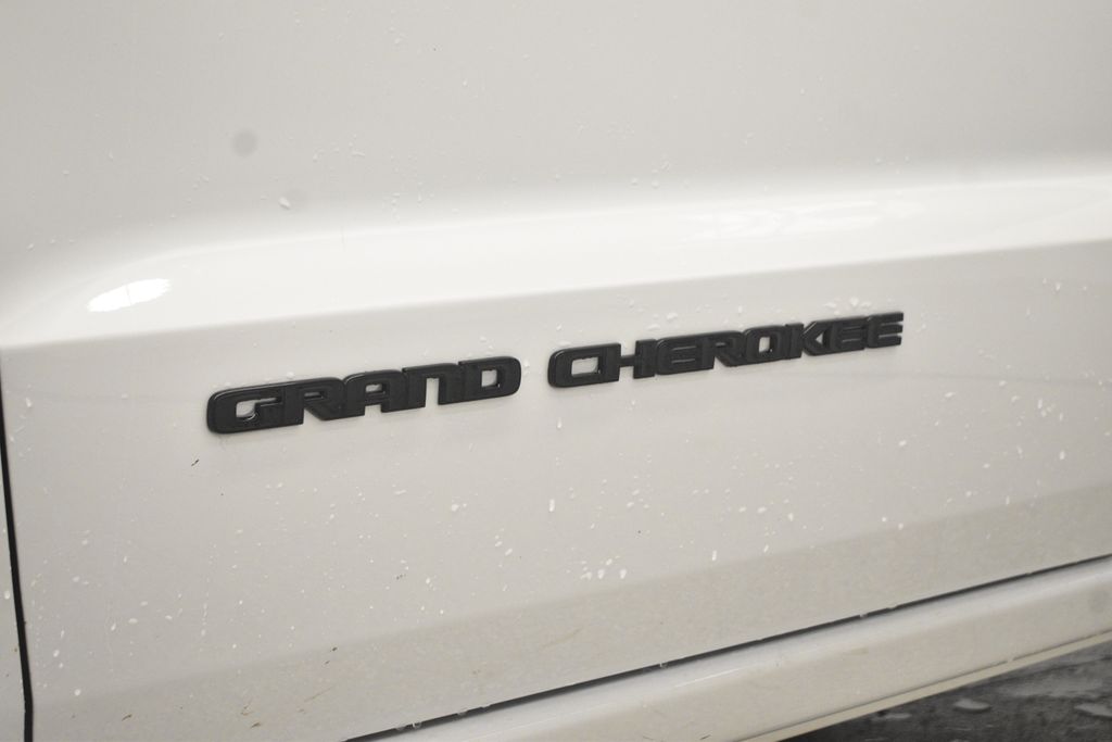 Thumbnail: 2021 Jeep Grand Cherokee - 15