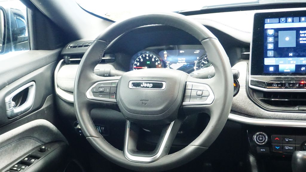 Thumbnail: 2023 Jeep Compass - 20