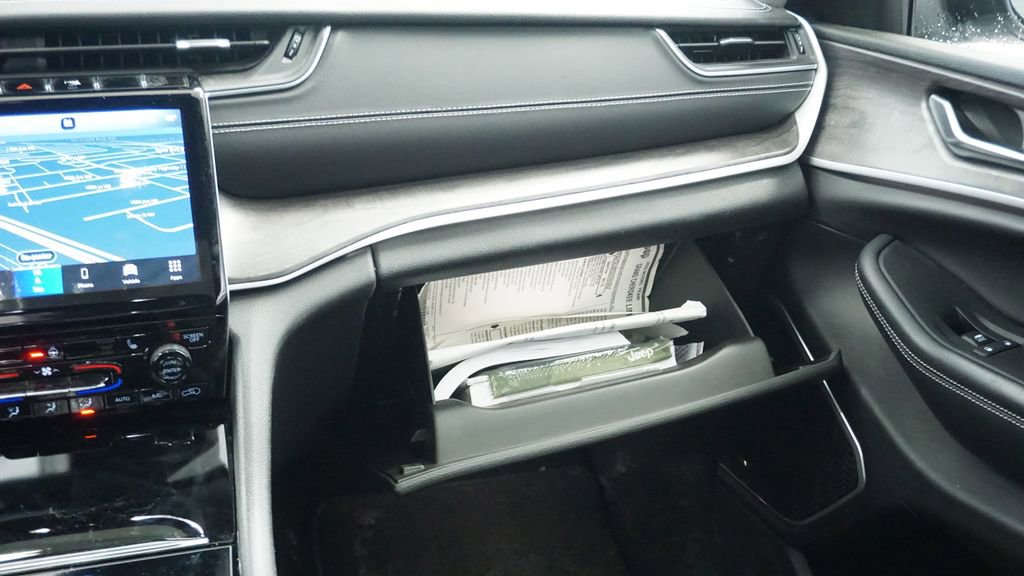 Thumbnail: 2022 Jeep Grand Cherokee - 26