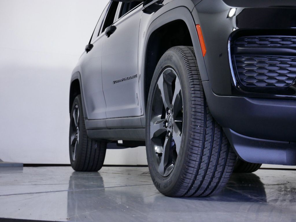 Thumbnail: 2024 Jeep Grand Cherokee - 8
