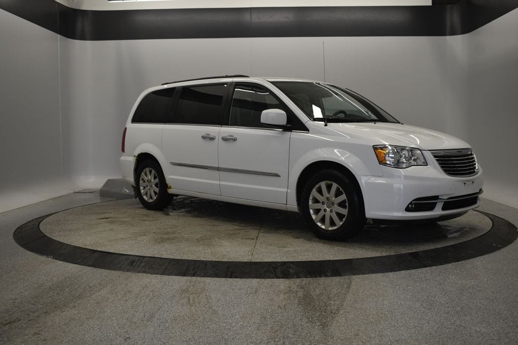 Thumbnail: 2015 Chrysler Town & Country - 13