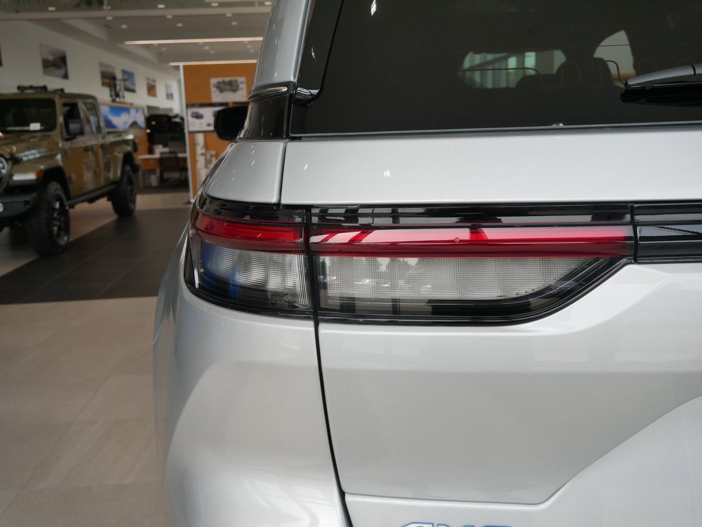 Thumbnail: 2025 Jeep Grand Cherokee - 15