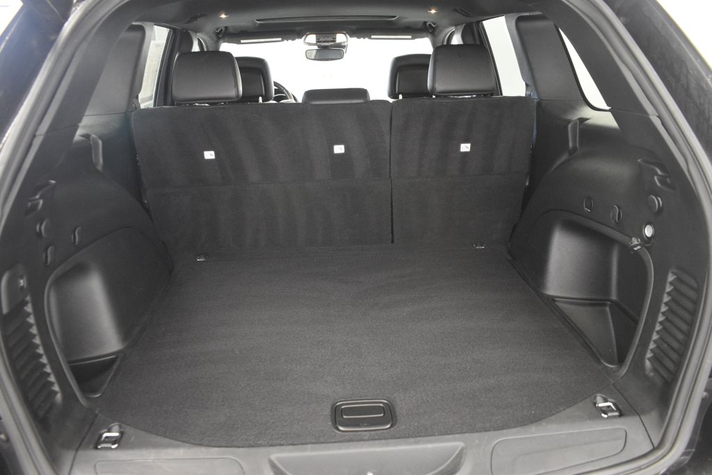 Thumbnail: 2021 Jeep Grand Cherokee - 24