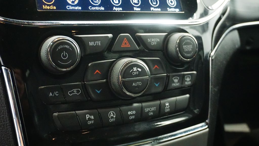 Thumbnail: 2021 Jeep Grand Cherokee - 34