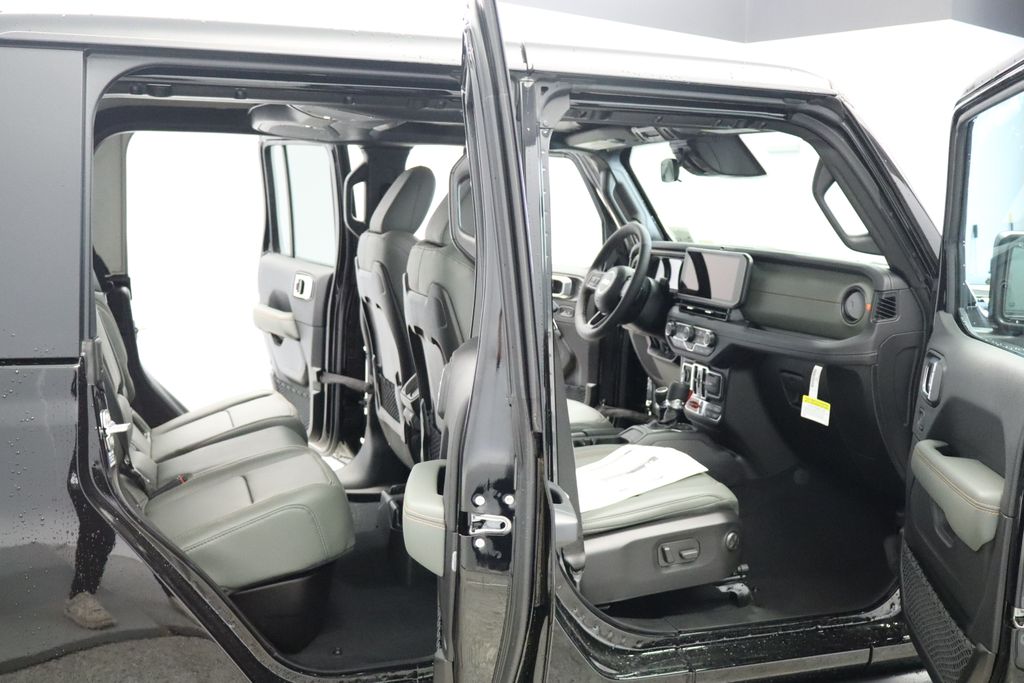 Thumbnail: 2026 Jeep Gladiator - 21