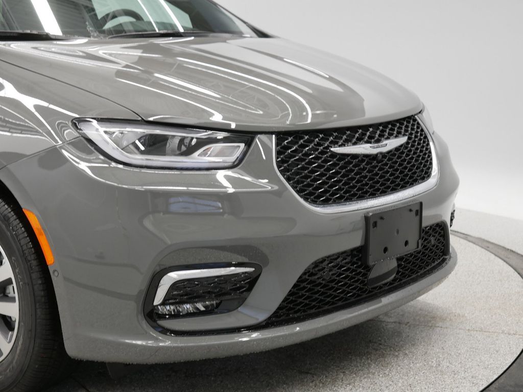 2025 Chrysler Pacifica Hybrid Select 3