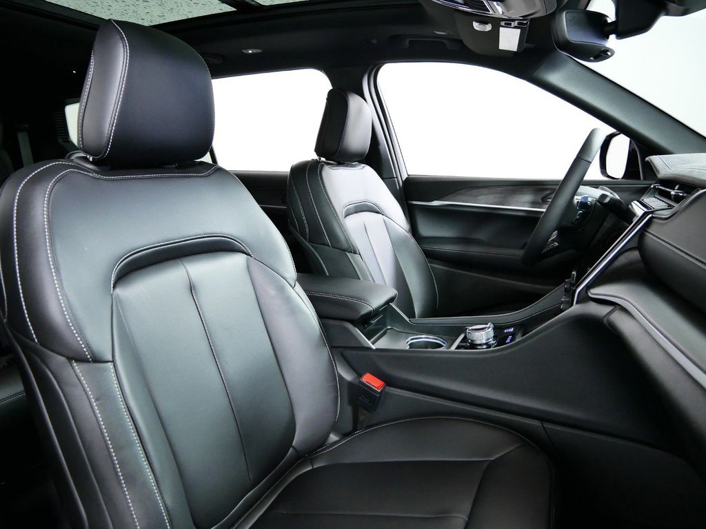 Thumbnail: 2025 Jeep Grand Cherokee L - 24