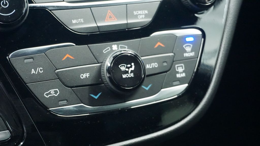 Thumbnail: 2026 Chrysler Voyager - 36