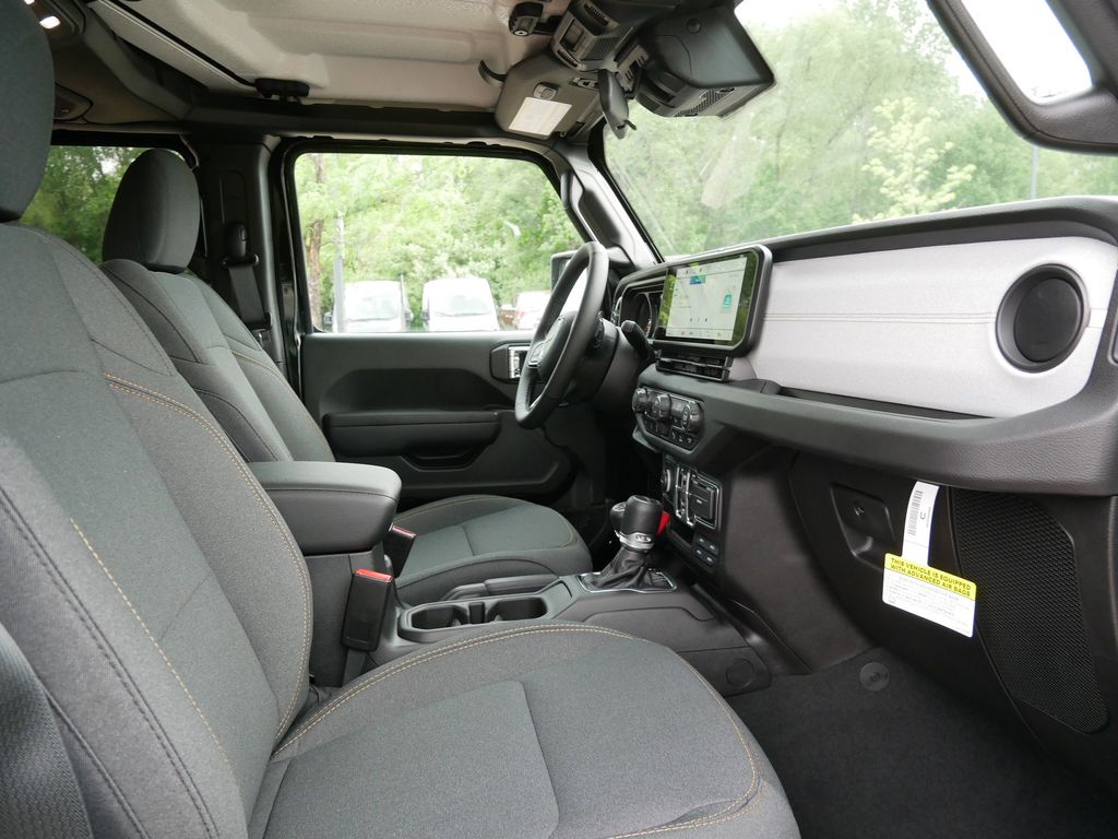 Thumbnail: 2025 Jeep Gladiator - 21