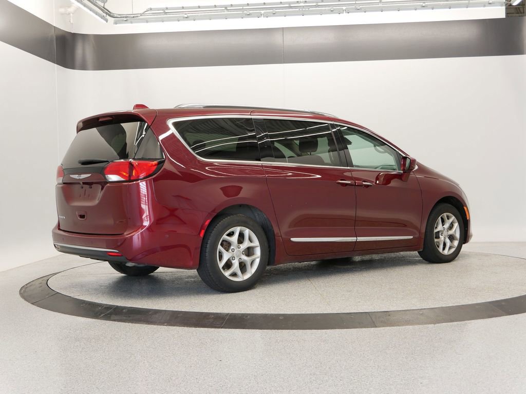 Thumbnail: 2019 Chrysler Pacifica - 6