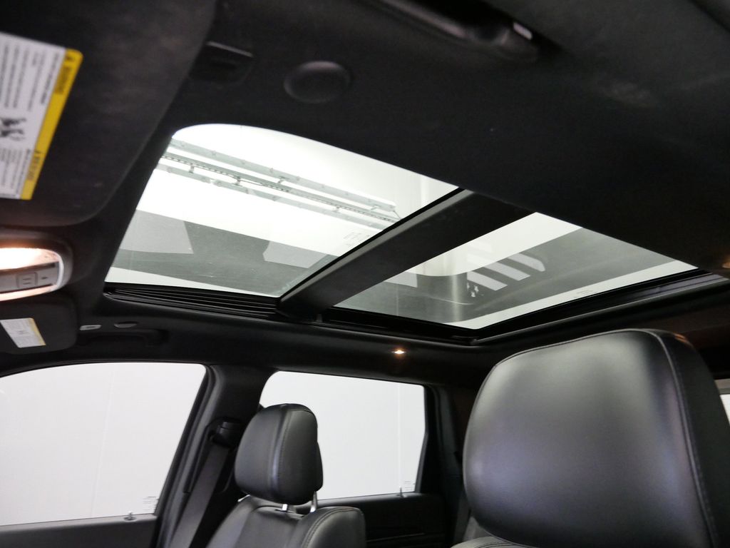 Thumbnail: 2020 Jeep Grand Cherokee - 24