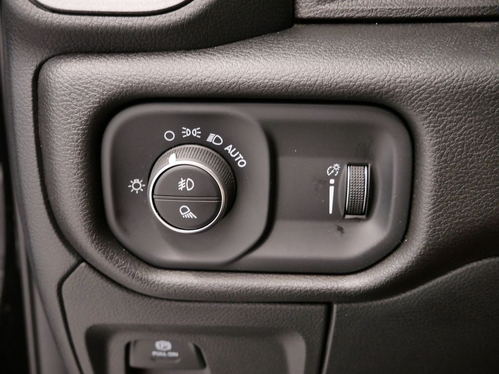 Thumbnail: 2025 RAM 1500 - 20