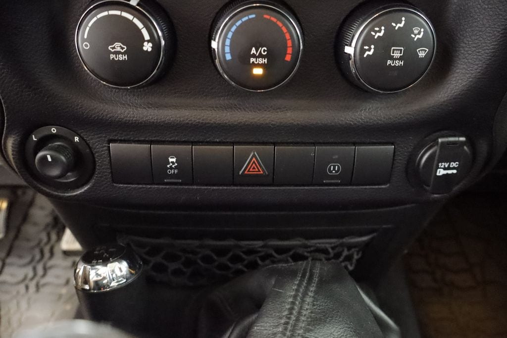 Thumbnail: 2015 Jeep Wrangler - 26