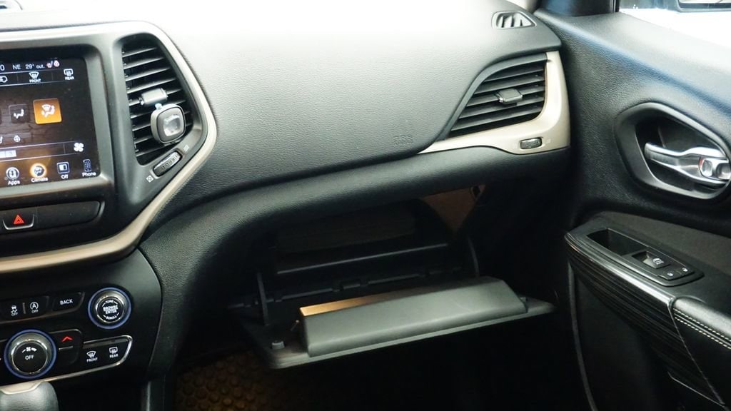 Thumbnail: 2017 Jeep Cherokee - 26