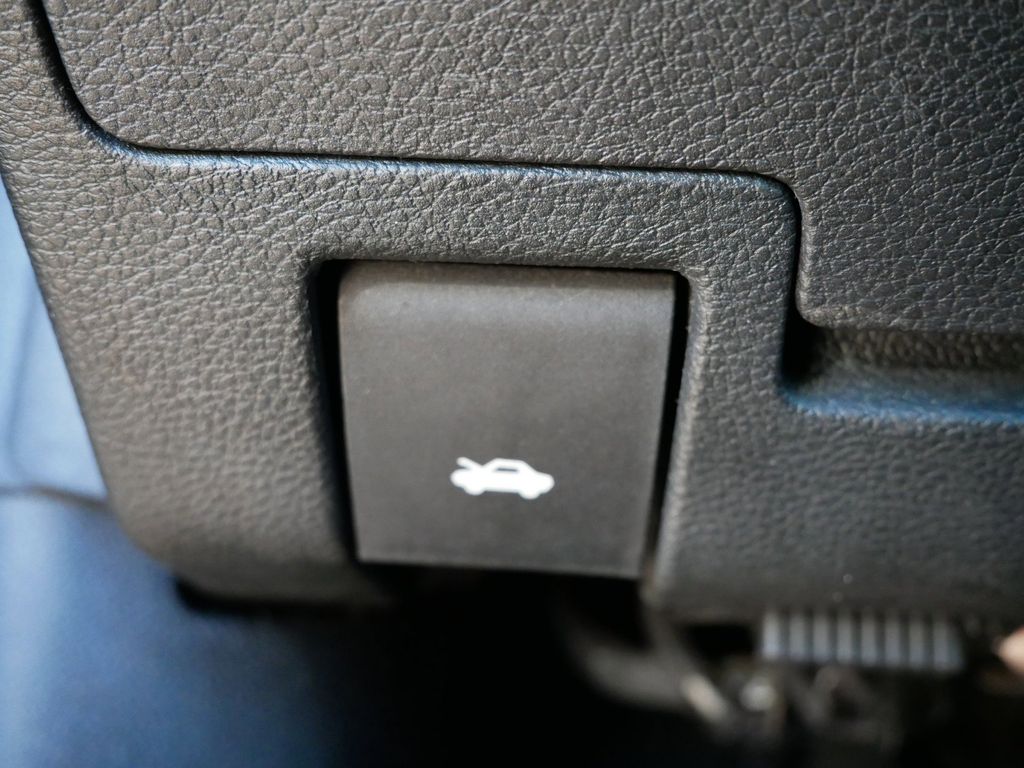2015 Chrysler 200 S 23