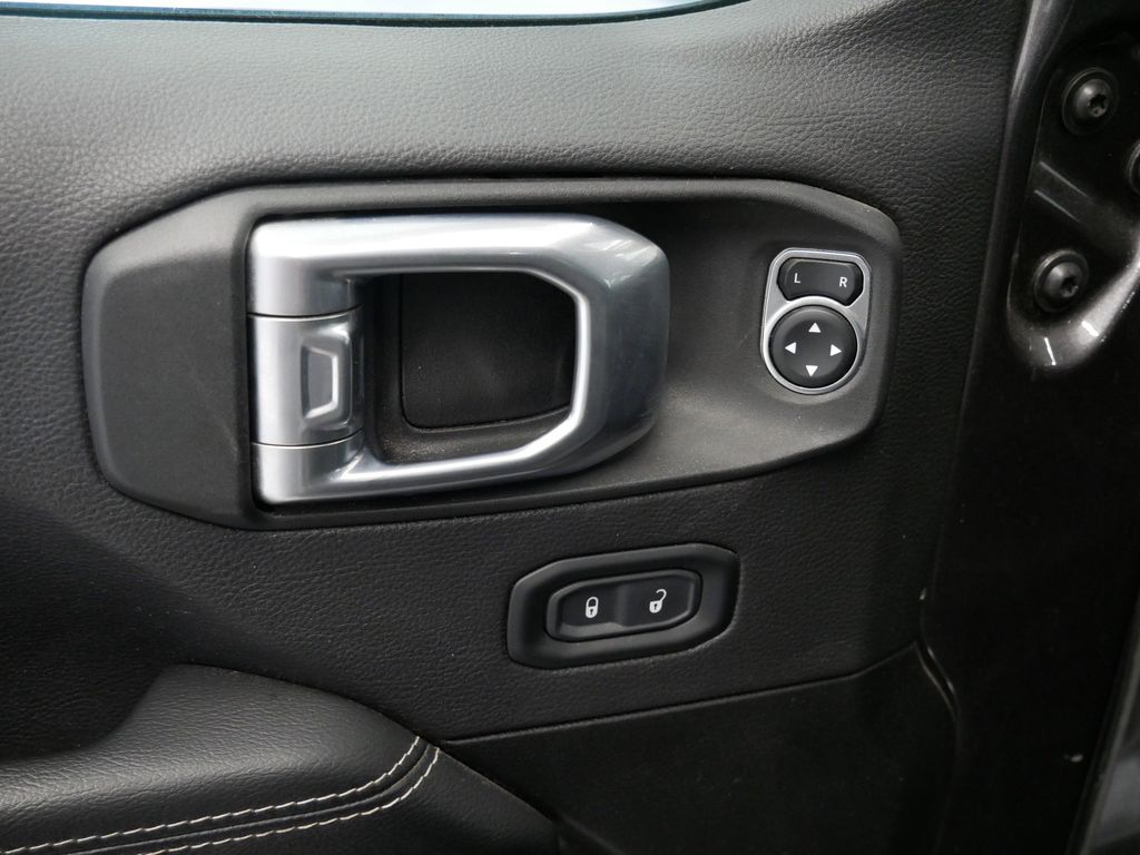 Thumbnail: 2022 Jeep Wrangler - 8