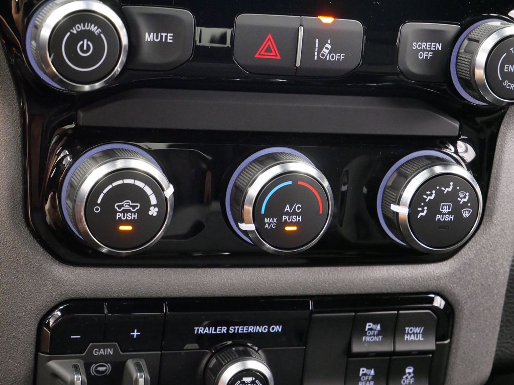 Thumbnail: 2025 RAM 1500 - 27