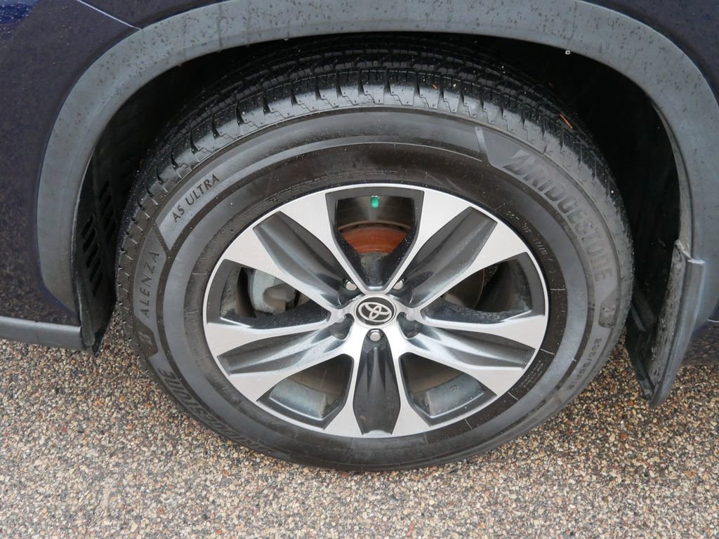 Thumbnail: 2021 Toyota Highlander - 21