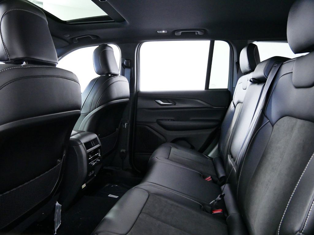 Thumbnail: 2024 Jeep Grand Cherokee - 30