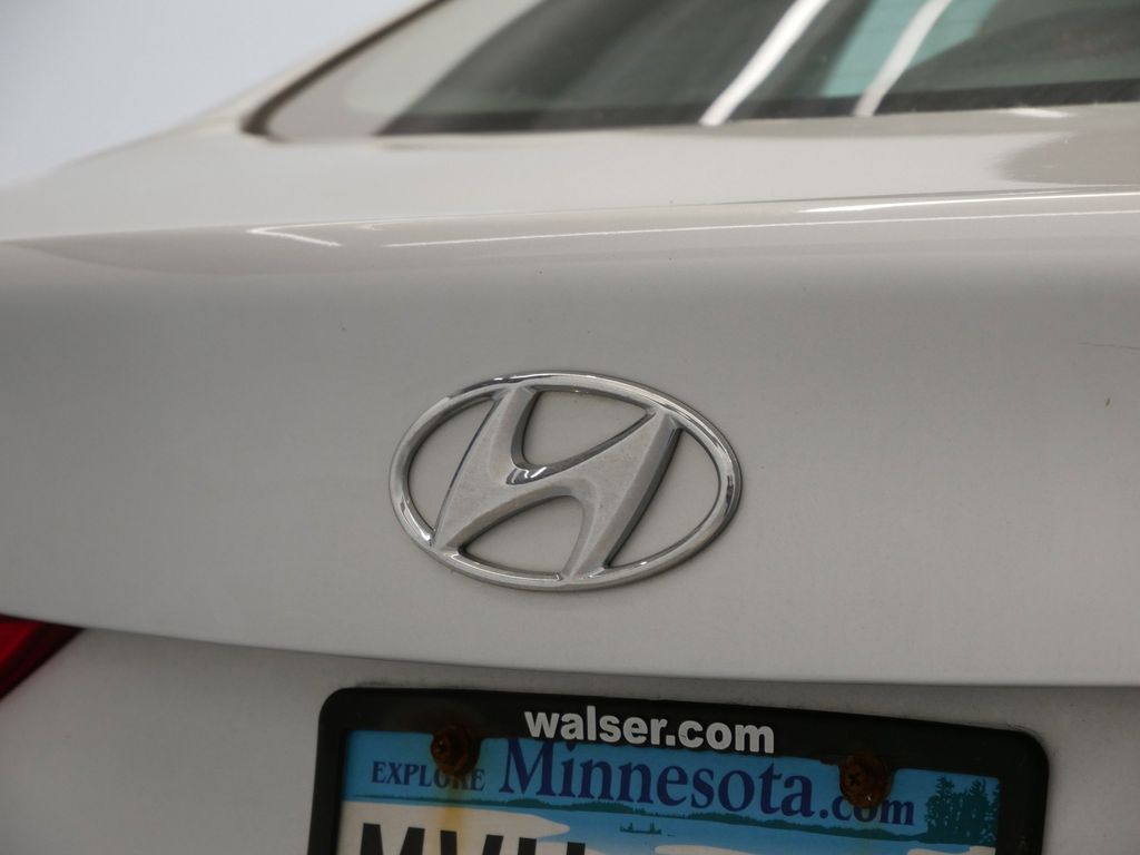 Thumbnail: 2013 Hyundai Elantra - 18