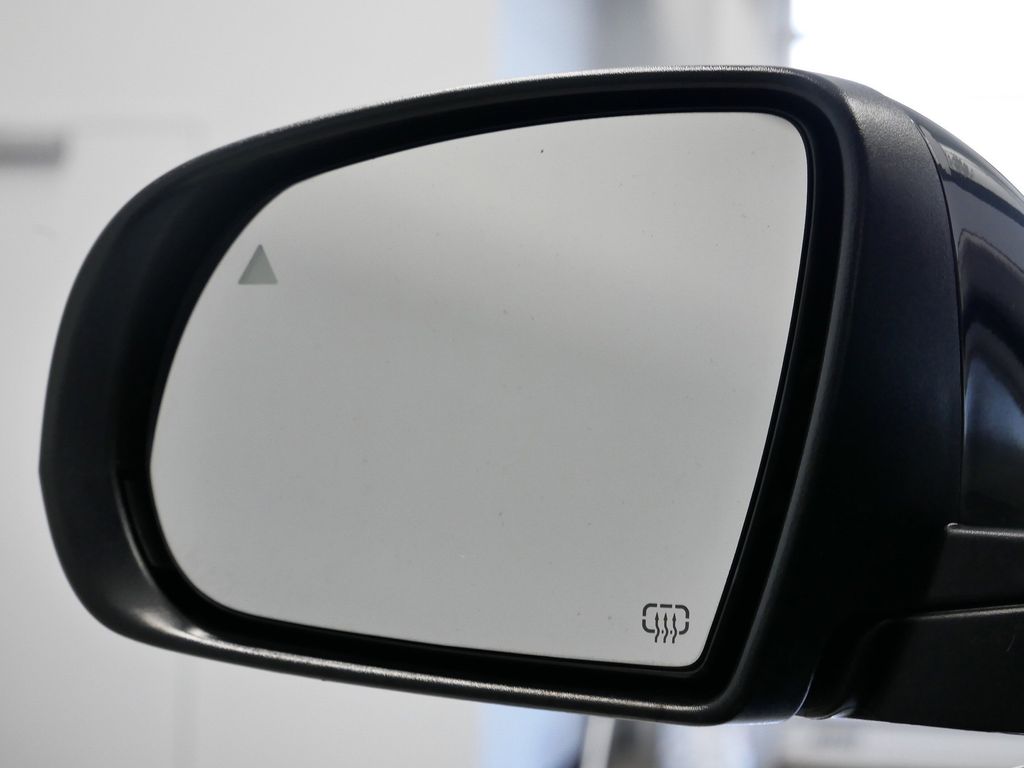 Thumbnail: 2022 Jeep Cherokee - 28