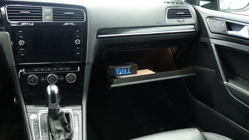 Thumbnail: 2019 Volkswagen Golf - 21