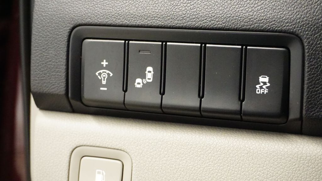 Thumbnail: 2020 Kia Sedona - 27