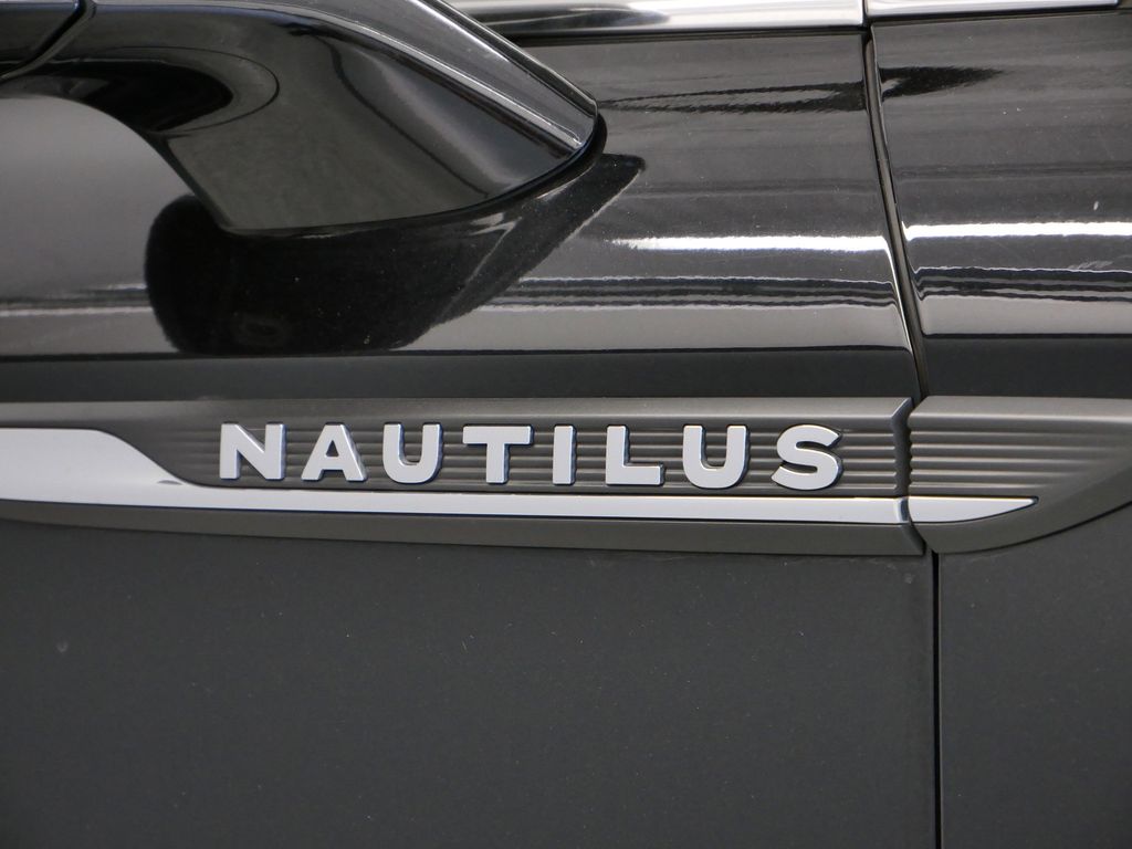 Thumbnail: 2019 Lincoln Nautilus - 16