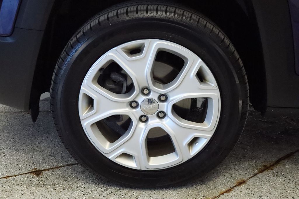 Thumbnail: 2018 Jeep Renegade - 14