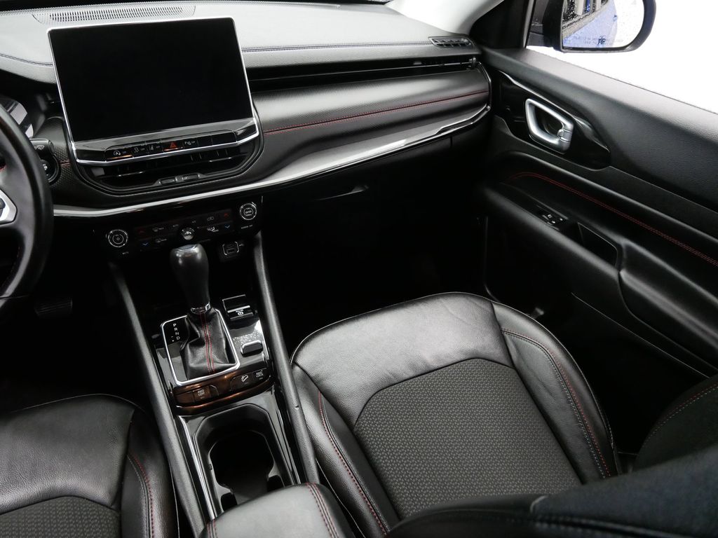 Thumbnail: 2022 Jeep Compass - 14