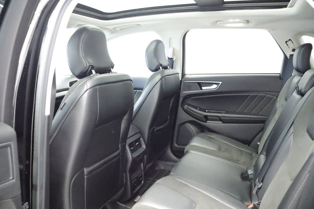 Thumbnail: 2016 Ford Edge - 21